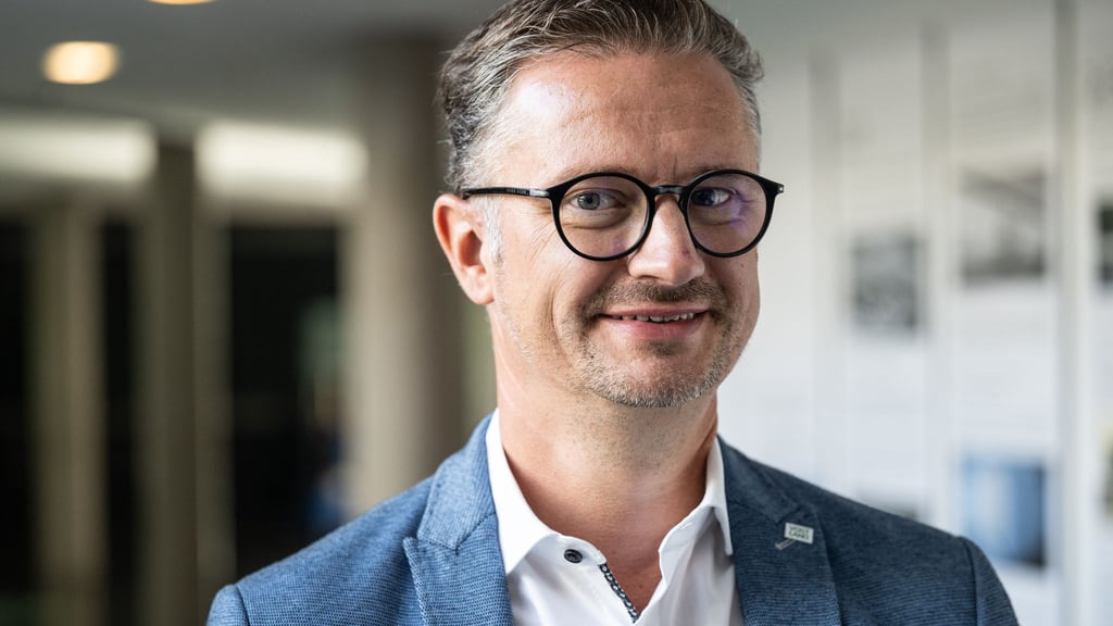 Thüringens Bildungsminister Christian Tischner (CDU) will angehende Lehrerinnen und Lehrer an Regionen binden, wo sie besonders dringend gebraucht werden. (Archivbild)