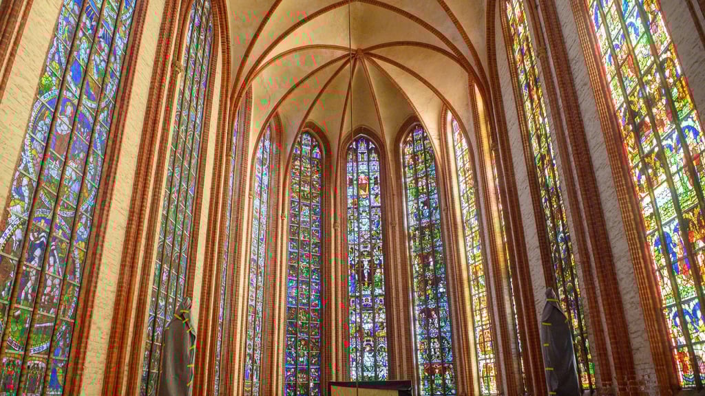 Bei archäologischen Ausgrabungen im Stendaler Dom wurden Reste eines Vorgängerbaus entdeckt, die einen neuen Blick auf die Geschichte Stendals und der Altmark werfen. (Archivbild)