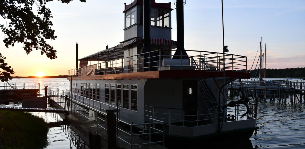 Dan Schiff Queen Arendsee bleibt zwei Monate an der Anlegestelle.