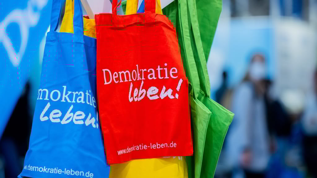  Das Bundesprogramm „Demokratie leben!“ kann 2026 in Bitterfeld-Wolfen vorerst nicht fortgeführt werden. 