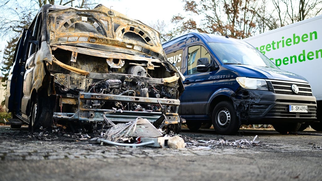 Bereits vor Tagen wurde ein Kältebus in Brand gesetzt. (Archivbild)