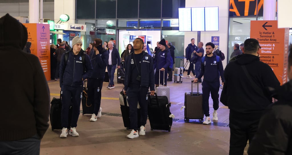 Bekommt in Side nochmal eine Chance: Angreifer Ado Onaiwu (Mitte).