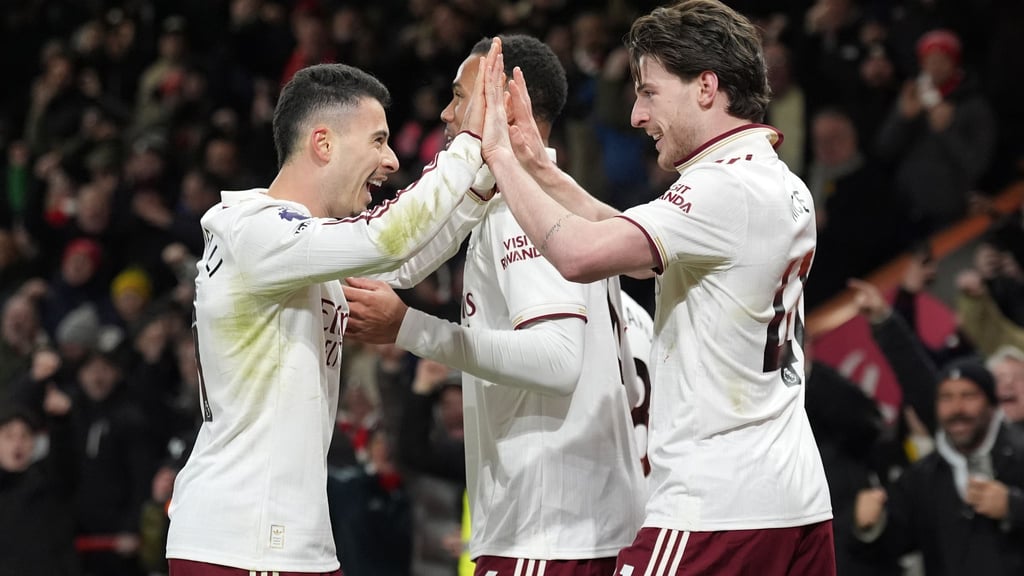 Jubel beim FC Arsenal: Der Tabellenführer der Premier League siegt auch im neuen Jahr weiter.