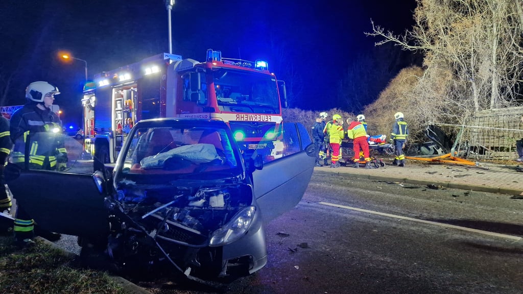 In der Straße der Republik kam es am späten Samstagabend zu einem schweren Verkehrsunfall.