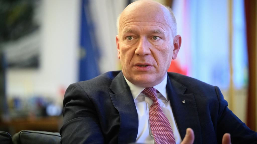 Der Regierende Bürgermeister Kai Wegner dringt auf schnelle Aufklärung der Hintergründe zum Stromausfall. (Archivbild)