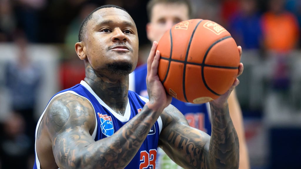 Charles Callison und die Bundesliga-Basketballer des Syntainics MBC mussten sich im Ostduell Science City Jena geschlagen geben. (Archivbild)