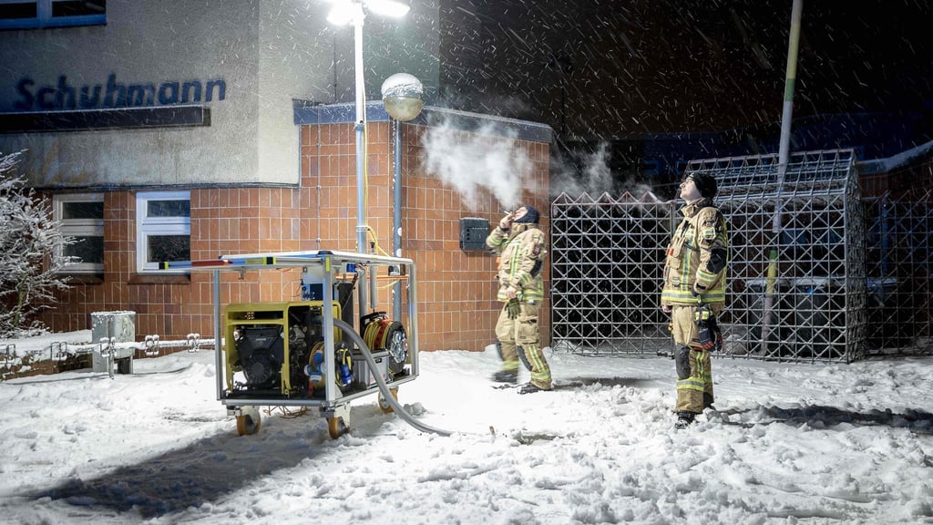 Die Berliner Feuerwehr richtet beim Stromausfall zahlreiche Anlaufpunkte ein.