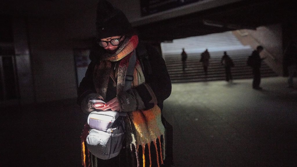 Wegen des Stromausfalls mitten im Winter sollen Notunterkünfte für betroffene Menschen bereitgestellt werden.