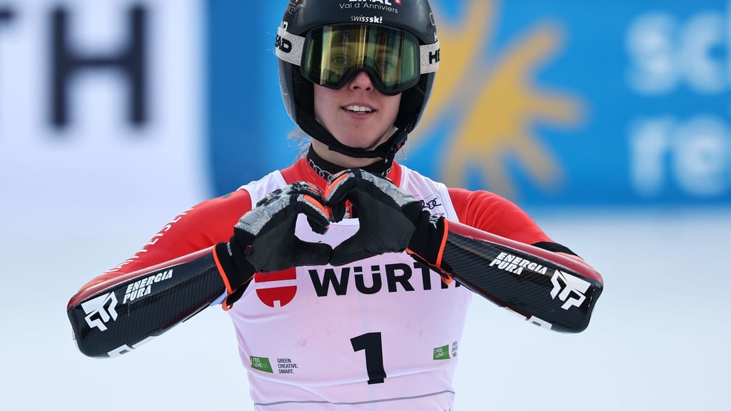 Camille Rast widmet ihren Sieg den Opfern der Feuerkatastrophe von Crans-Montana.
