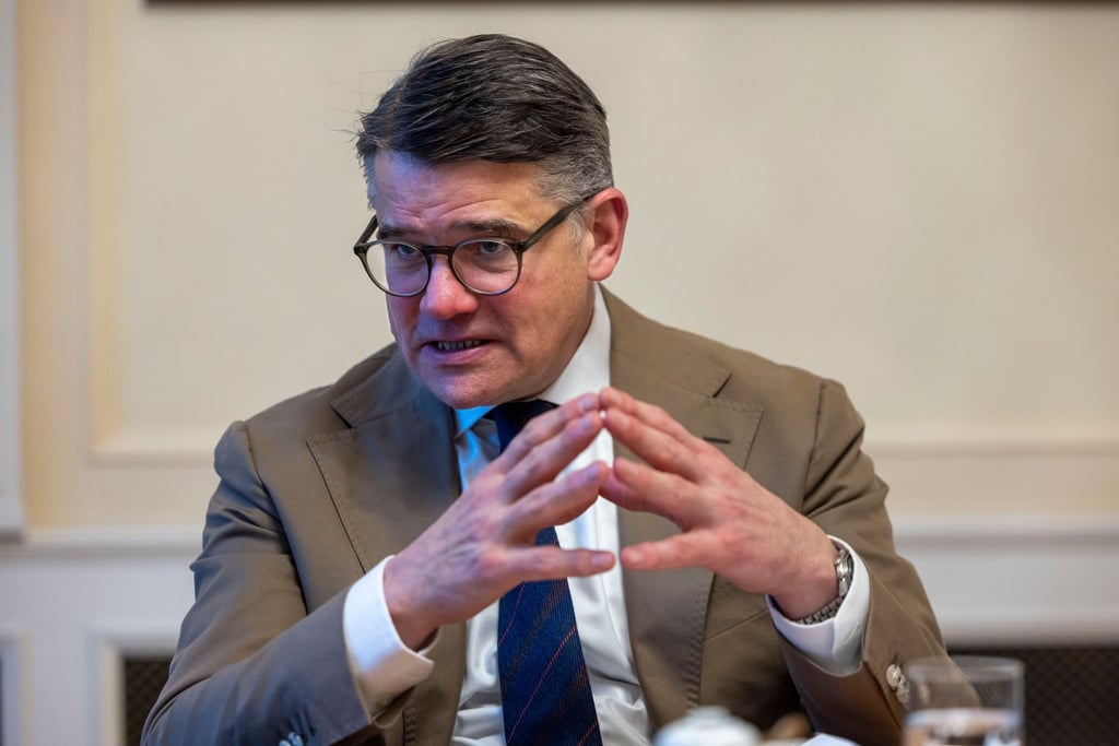 Bei den Kommunalwahlen entscheidet sich nach den Worten von Regierungschef Rhein, wie die Menschen „zur Politik stehen und wie sie die Demokratie bewerten“.