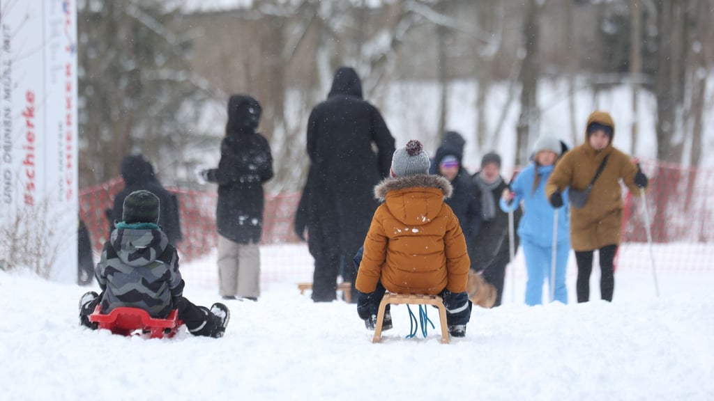 Rodeln war am Wochenende in Schierke gut möglich - die Loipen war noch nicht gespurt. (Archivbild)