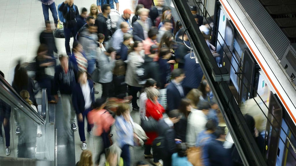 Bei Menschen, die von Klaustrophobie betroffen sind, löst eine rappelvolle U-Bahn schnell mal eine Panikattacke aus.