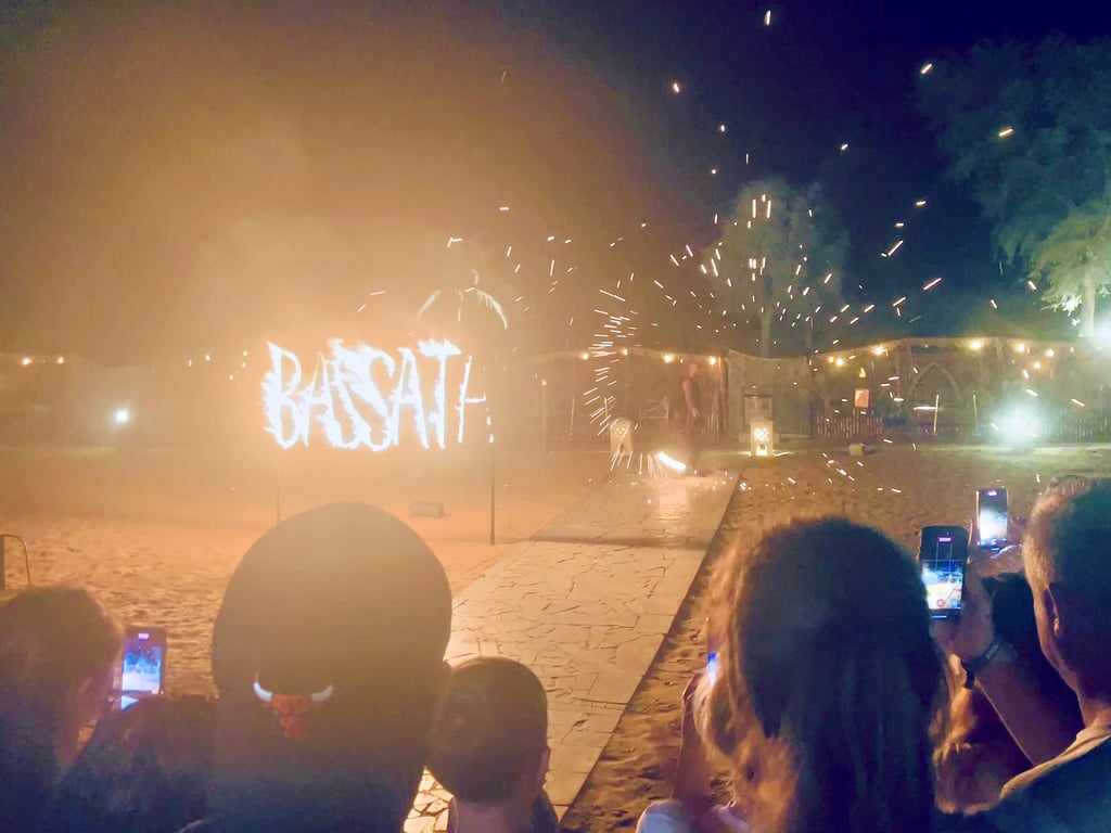 Sonne und Sand – eine Jeep-Safari entführt auf actiongeladene Weise in das Herz der Wüste. Foto: Richard Decker