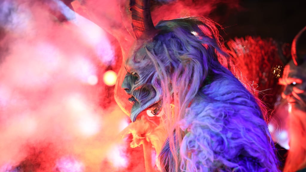 Ein Spektakel für Augen und Ohren: die erste „Quedlinburger Rauhnacht“ mit den Figuren der „Schattenwelt Südharz“.