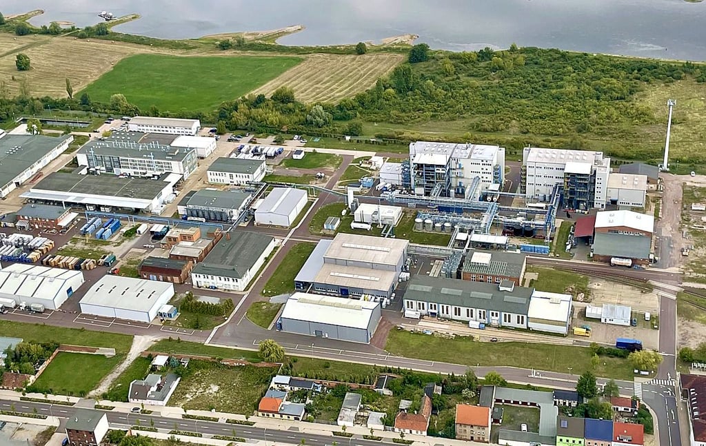 Am Freitagabend rückten die Feuerwehren Schönebecks zur Schirm GmbH aus. Es handelte sich aber lediglich um einen Fehlalarm.