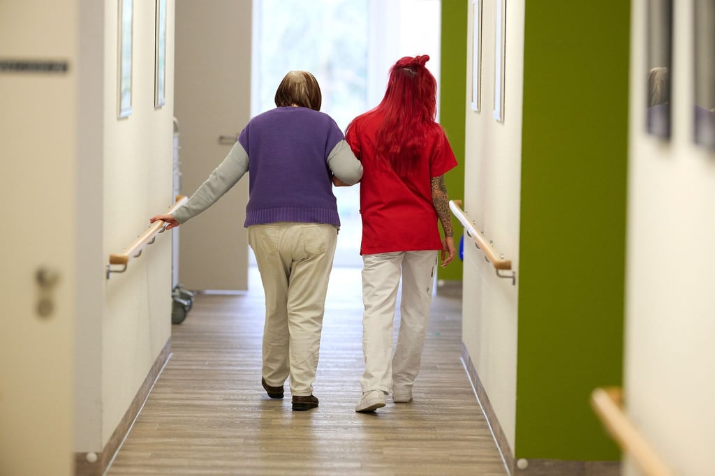 In Thüringen sind derzeit rund 950 Stellen in der Pflege unbesetzt.