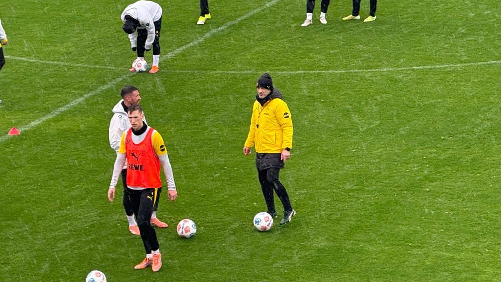 Niko Kovac trainierte mit dem BVB am Sonntag im strömenden Regen
