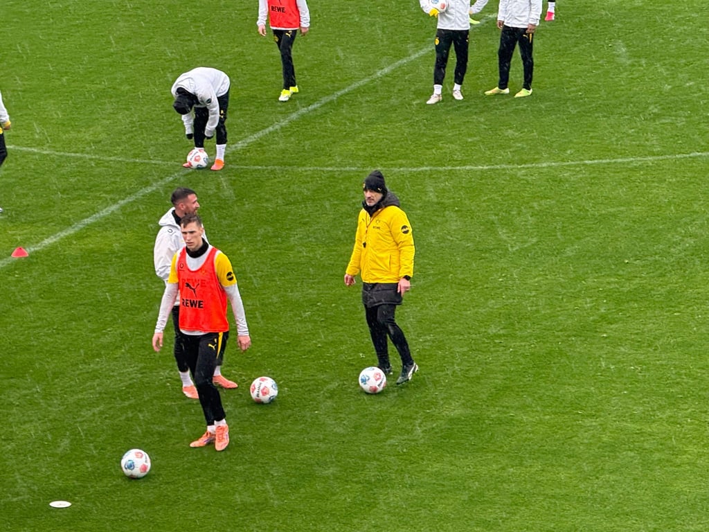 Niko Kovac trainierte mit dem BVB am Sonntag im strömenden Regen