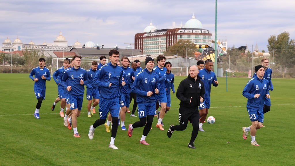 Am ersten Tag nach der Ankunft in Side standen für die Mannschaft des 1. FC Magdeburg zwei Einheiten an.