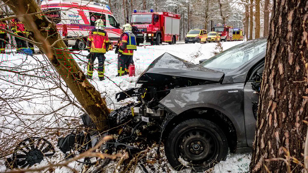 Unfall auf der B 107 zwischen Gräfenhainchen und Hohenlubast. 