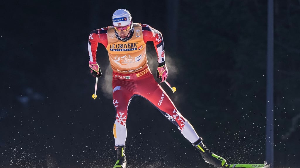 Der Norweger Johannes Hoesflot Klaebo hat die Tour de Ski gewonnen.