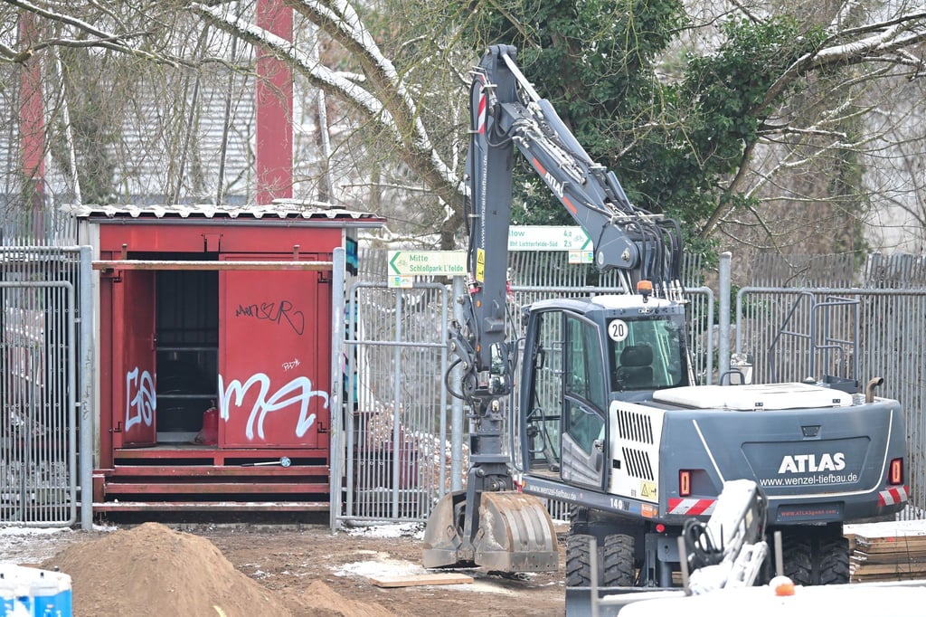 Am Samstagmorgen wurde durch eine politisch motivierte Brandstiftung an einer Kabelbrücke über den Teltowkanal zum Kraftwerk Lichterfelde wichtige Leitungen beschädigt.