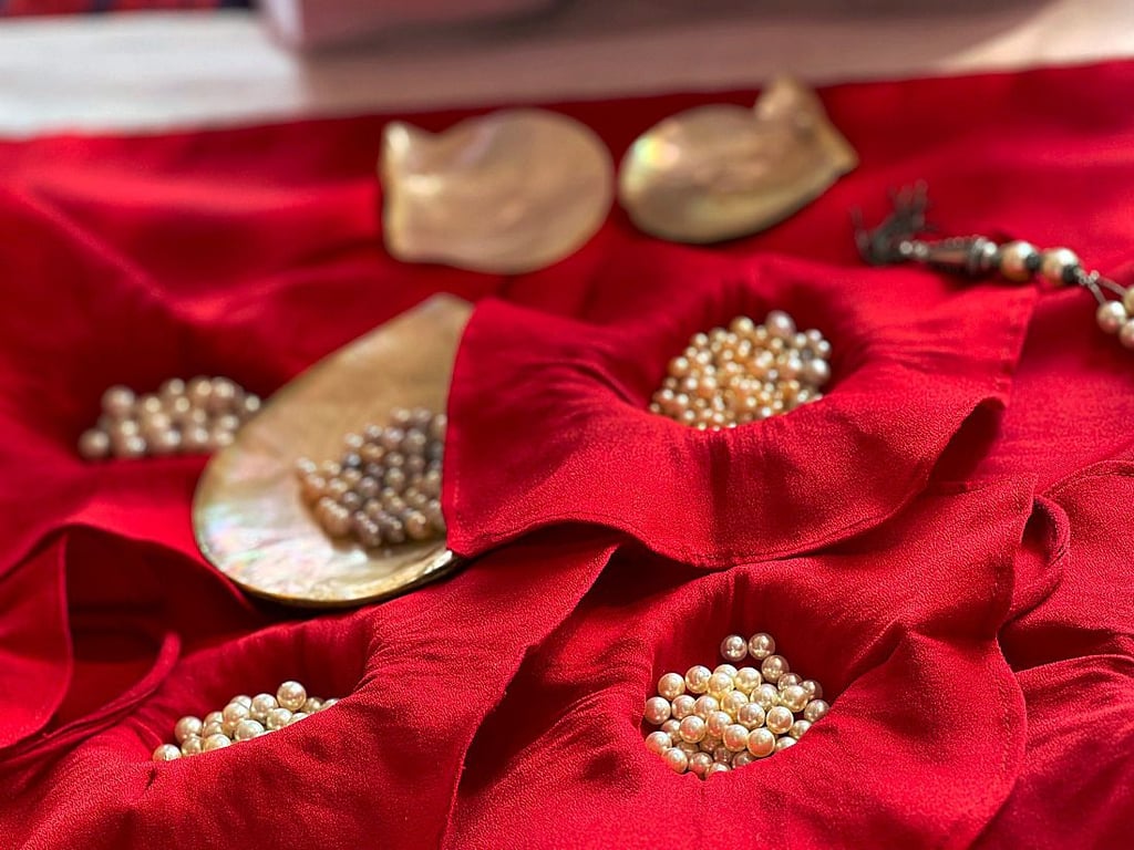 Wertvolle Ware – je nach Größe, Glanz und Form können Perlen bis zu 2.000 Euro pro Stück kosten. Foto: Richard Decker