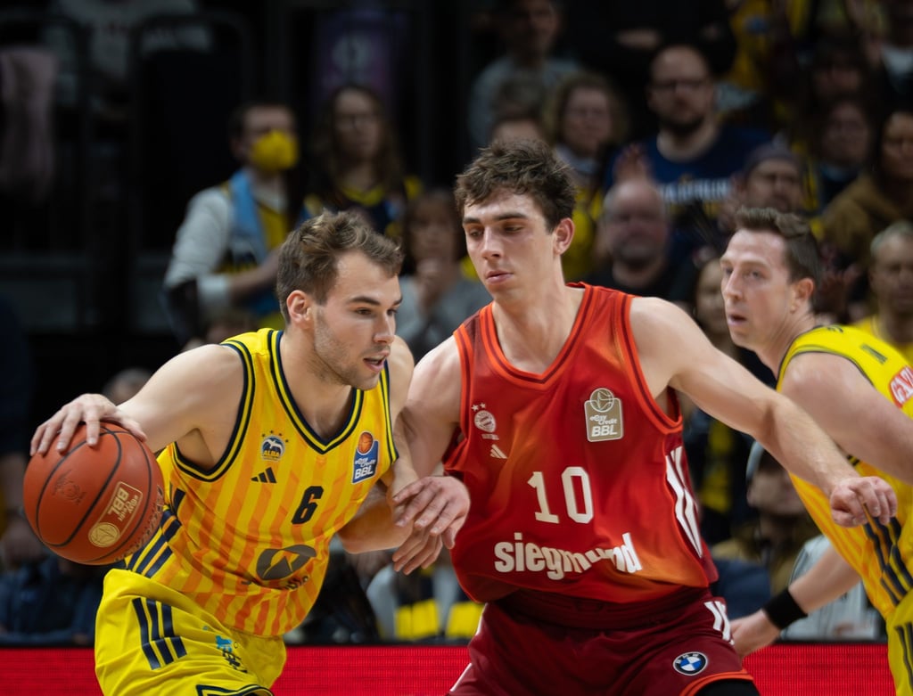 Justinian Jessup (M) war gegen Braunschweig bester Bayern-Werfer. (Archivbild)