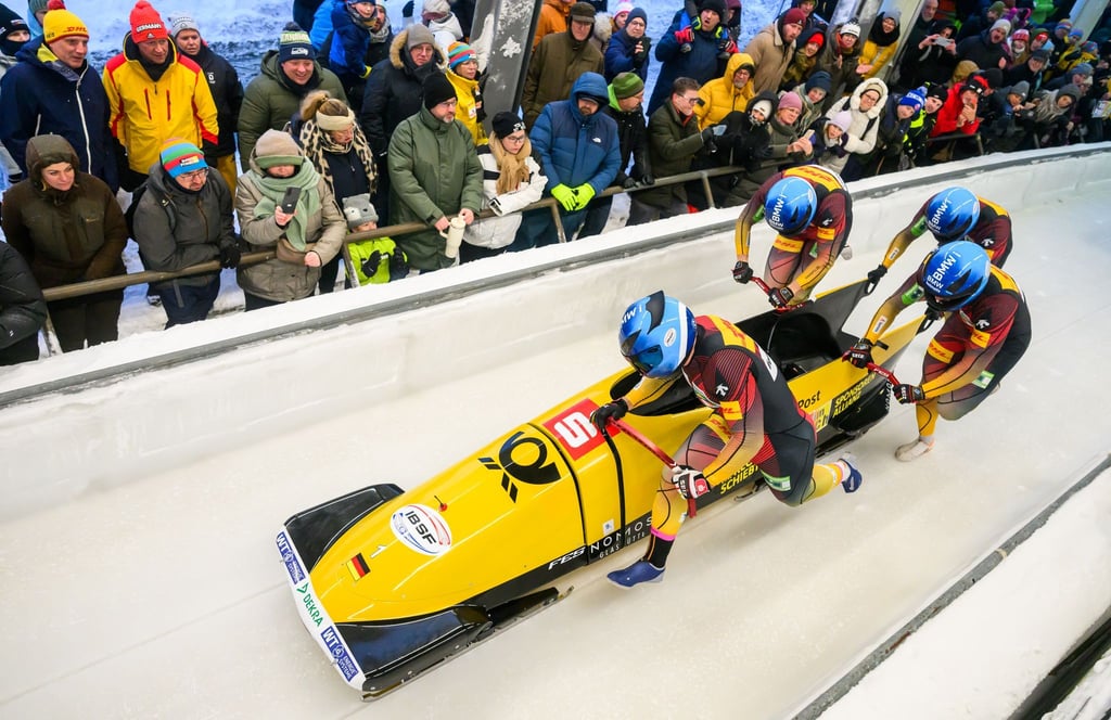 Francesco Friedrich legte beim Viererbob-Weltcup in Winterberg Bestzeit im ersten Lauf vor und gewann am Ende in seinem 100. Rennen.