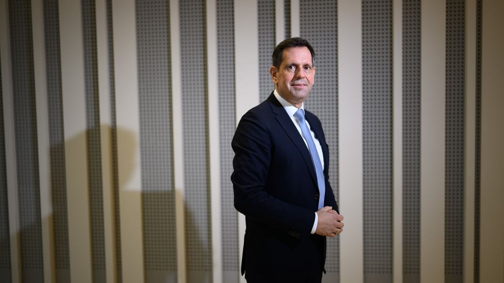 Regierungschef Lies sieht in den Kommunalwahlen vor allem eine Persönlichkeitswahl.