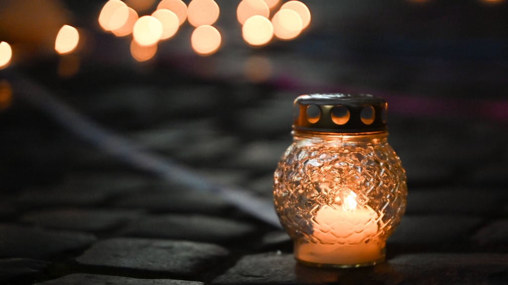 Die Anteilnahme nach dem tödlichen Unglück in Born in der Silvetsernacht ist groß.