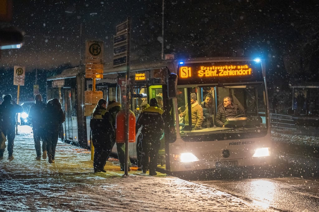 Mehrere S-Bahn-Linien in Berlin fahren wegen des Stromausfalls nicht mehr durchgehend.