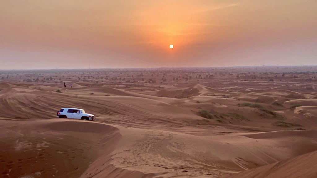 Sonne und Sand – eine Jeep-Safari entführt auf actiongeladene Weise in das Herz der Wüste. 