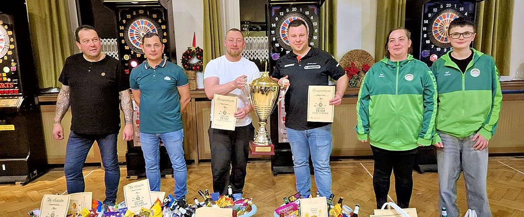 Den zweiten Platz belegen, von links, David Großmann und Matthias Michalke, Sieger sind Marc Köhler  und Benjamin Lange, der dritte Platz geht an Nadine Küster und Luca Scherg.