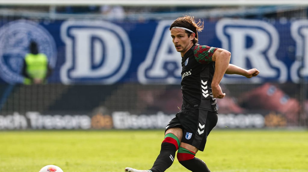 Jean Hugonet mischt nach überstandener Knieverletzung im Trainingslager der 1. FC Magdeburg wieder voll mit.