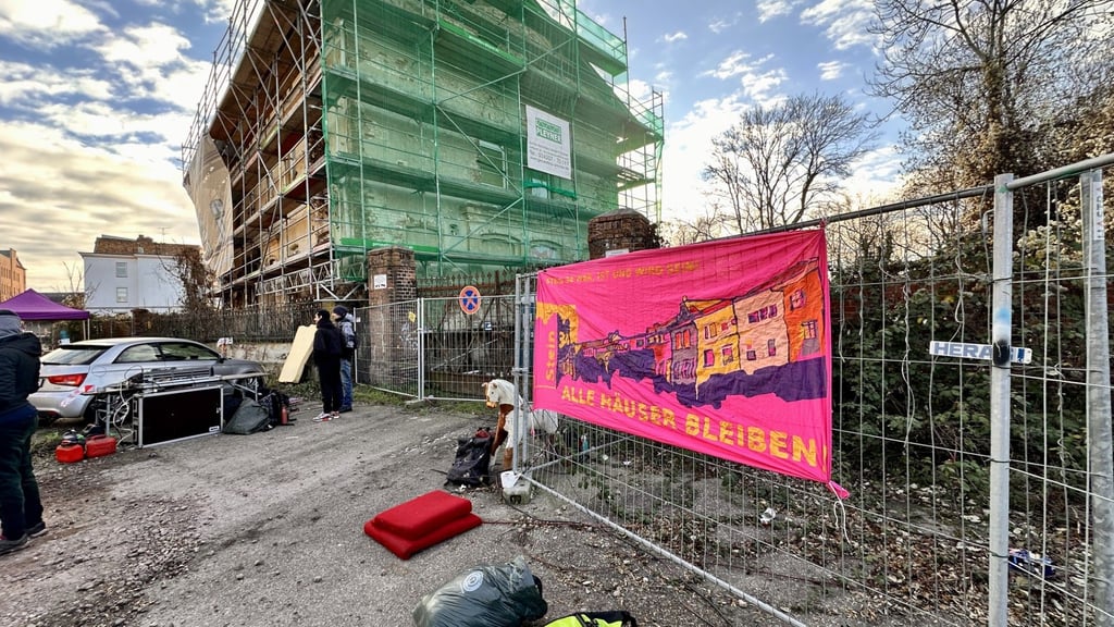 Am Montag wurde der 10. Geburtstag der Hasi gefeiert, der 2016 mit einer Hausbesetzung begann.