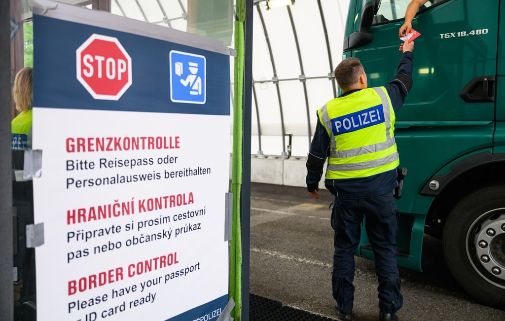 Die Bundespolizei hat an der Grenze Sachsens zu Tschechien zwölf Haftbefehle vollstreckt. (Symbolbild)
