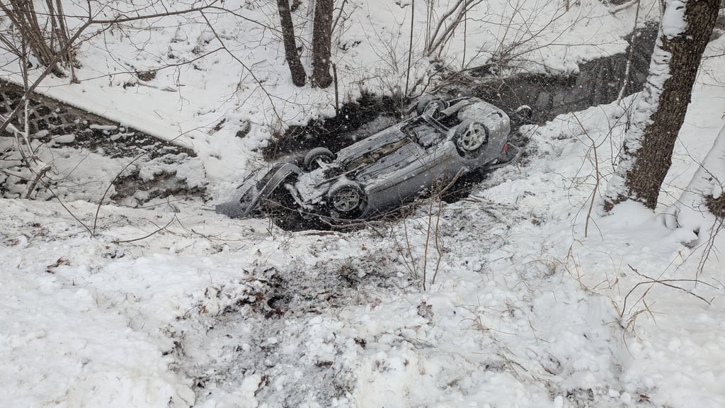 Bei dem Unfall zwischen Königerode und Schielo überschlug sich der Seat Leon und landete im Bachverlauf der "Eine".