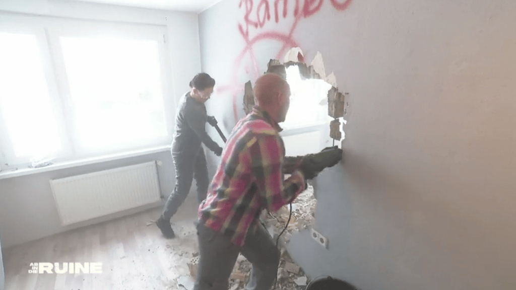 Gemeinsam schaffen sie alles: Romy und Marko aus Halle halten bei der Vox-Sendung "Ab in die Ruine" ihren Umbau fest.