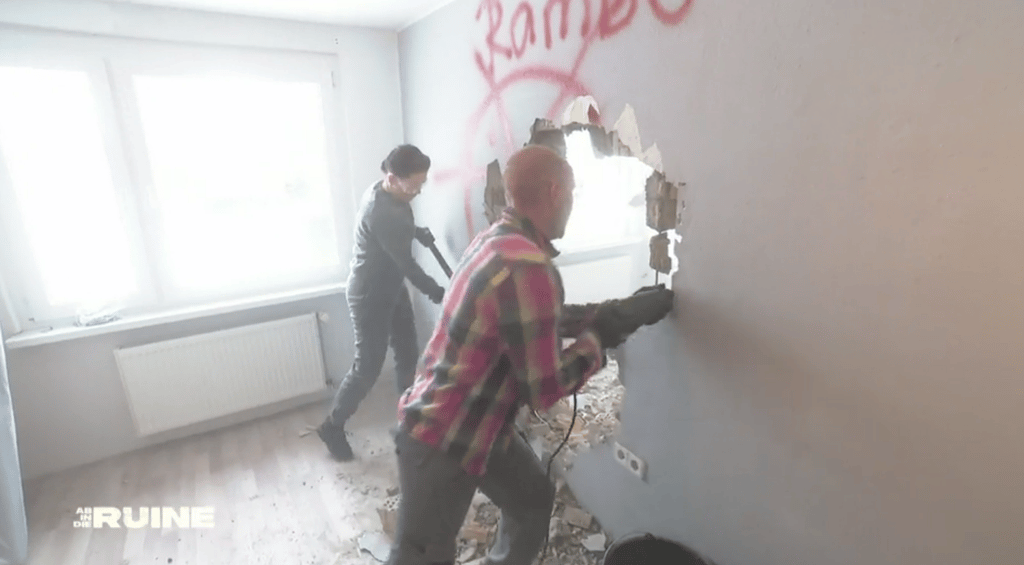 Gemeinsam schaffen sie alles: Romy und Marko aus Halle halten bei der Vox-Sendung "Ab in die Ruine" ihren Umbau fest.