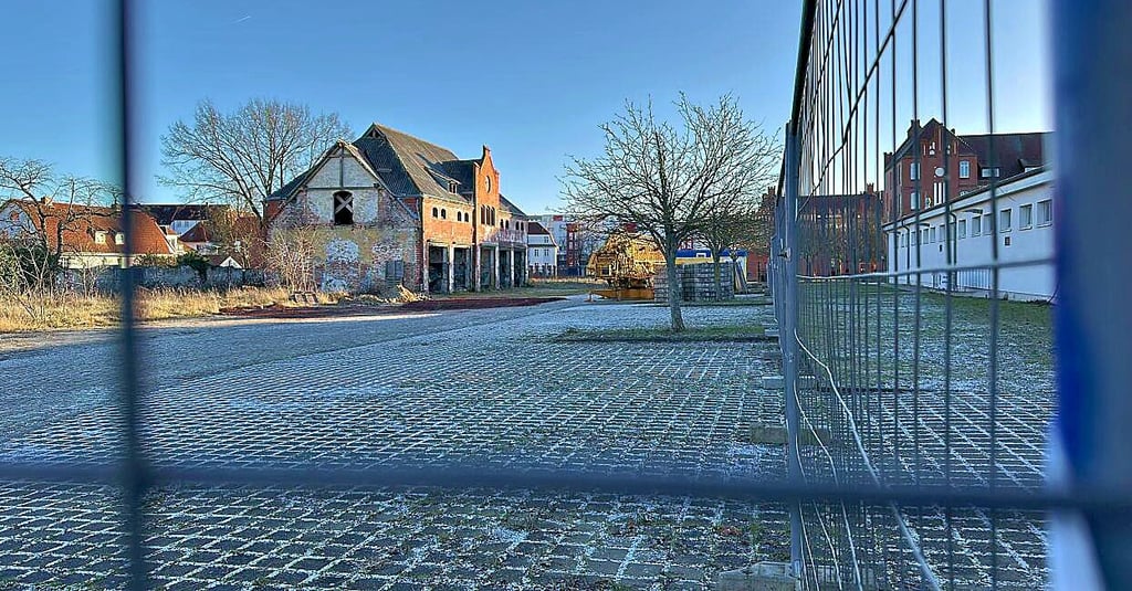 Auf dem Gelände hinter der Feuerwache in Stendal wird ein weiteres Gebäude als Erweiterung gebaut.