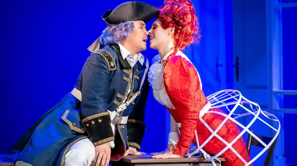 Eine Szene aus der aktuellen Operetten-Inszenierung „Madame Pompadour“ am Harztheater mit Max An (links) und Jessey-Joy Spronk.