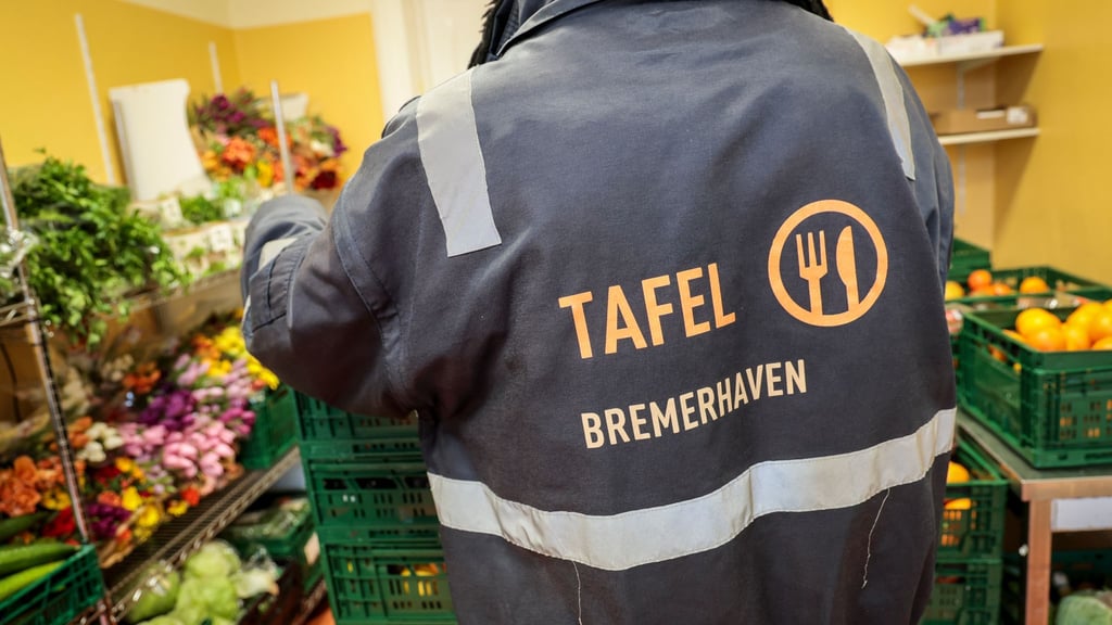 Vor der Eröffnung bildete sich eine kleine Schlange vor der Tür.