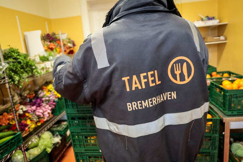 Vor der Eröffnung bildete sich eine kleine Schlange vor der Tür.