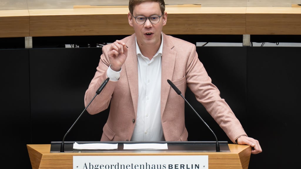 Der Innenpolitikexperte der grünen Fraktion im Abgeordnetenhaus, Vasili Franco, fordert Verbesserungen beim Katastrophenschutz in Berlin. (Archivbild)