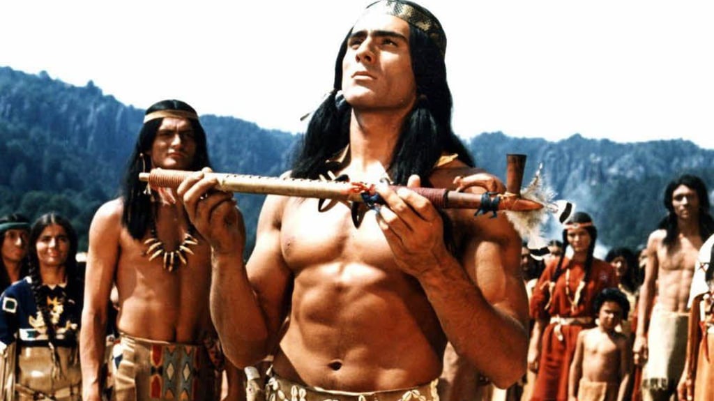 Gojko Mitić&nbsp;in einer Filmszene aus "Die Söhne der Großen Bärin"