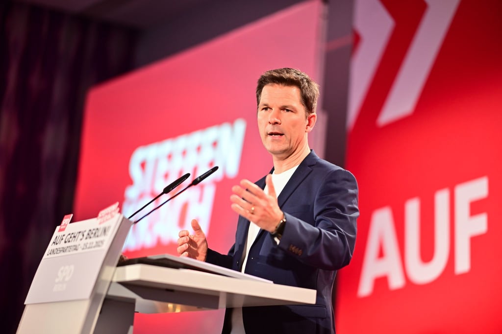 SP-Spitzenkandidat Steffen Krach macht dem Regierenden Bürgermeister Kai Wegner (CDU) Vorwürfe. (Archivbild)