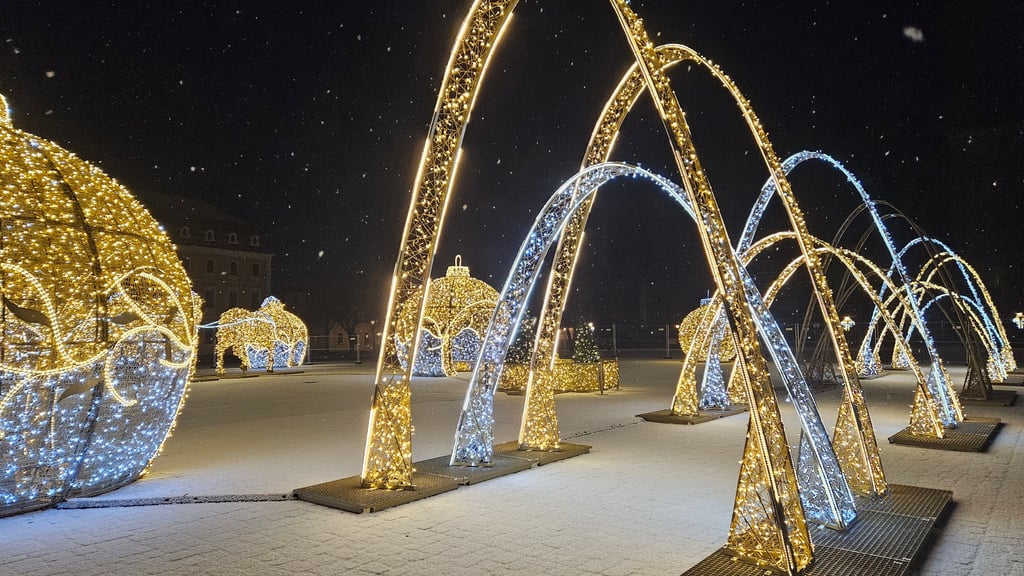 Lichterwelt mit den Karolingischen Bögen.