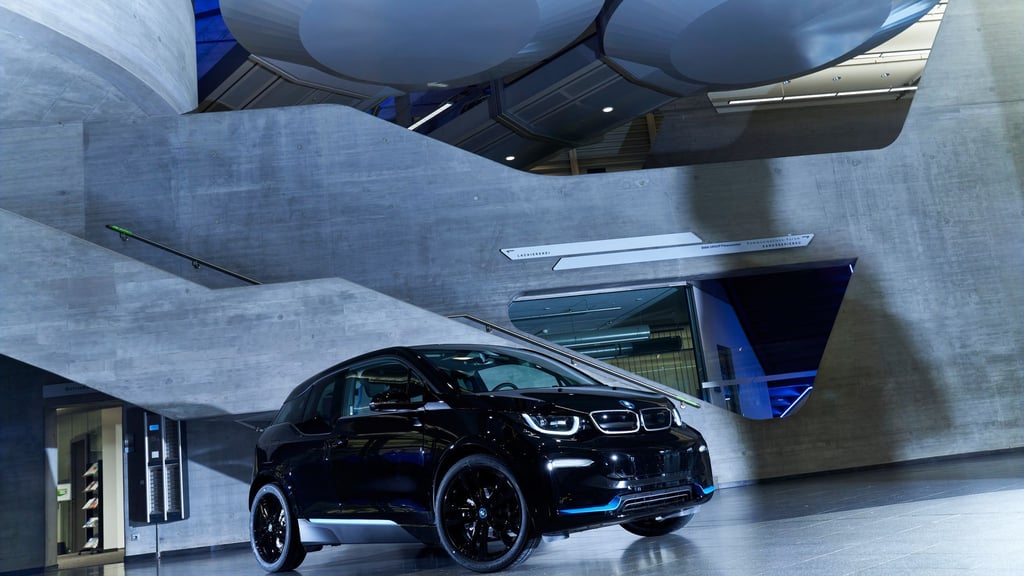 Duales System: Der kleine elektrische BMW i3 wurde auch mit Reichweitenverlängerer in Form eines Verbrenners angeboten.