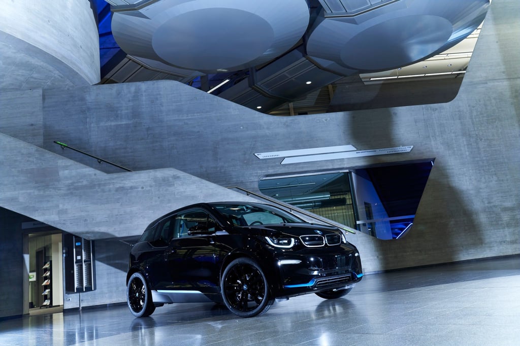 Duales System: Der kleine elektrische BMW i3 wurde auch mit Reichweitenverlängerer in Form eines Verbrenners angeboten.
